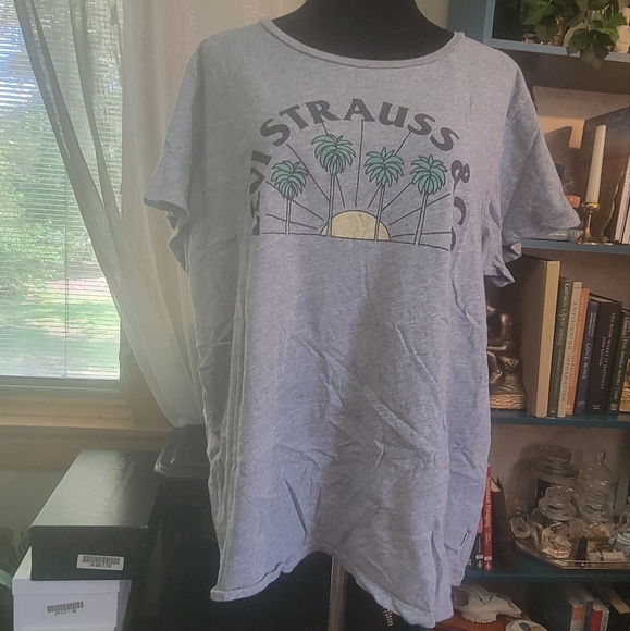 Levi Strauss & co plus size 2x graphic tee - Picture 1 of 4